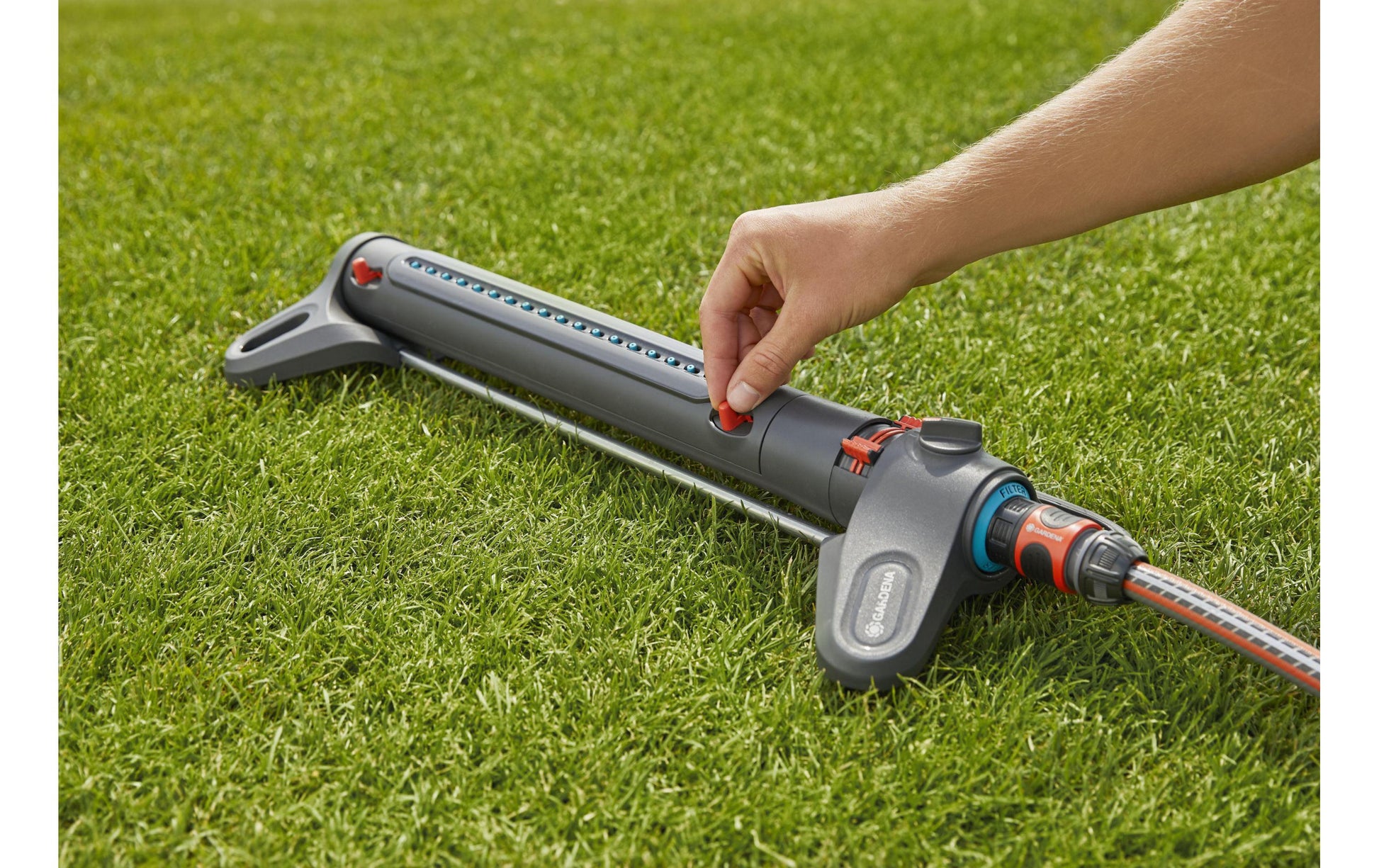Gardena Viereckregner AquaZoom L – Sprühbereich 7–21 m, Schwarz
