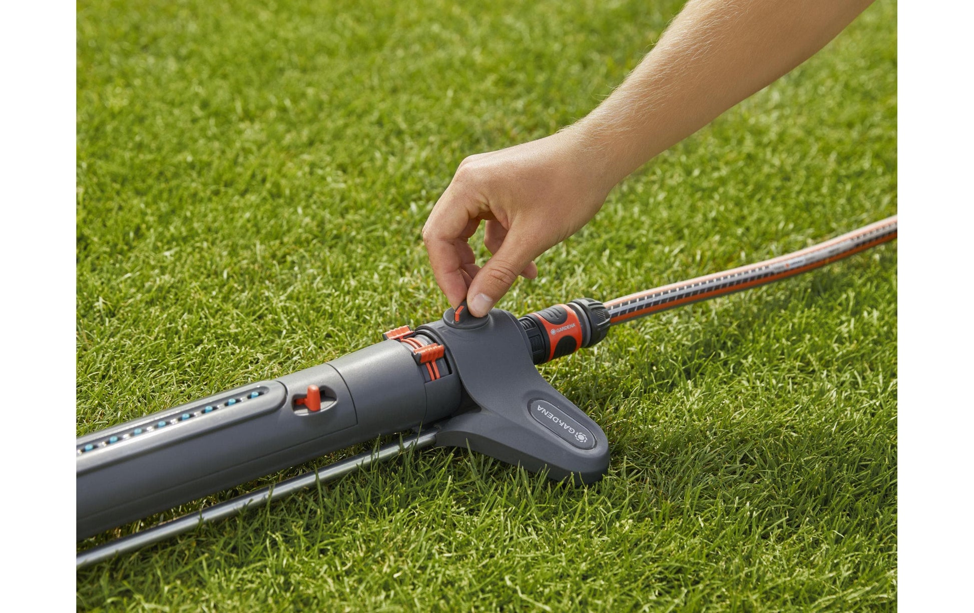 Gardena Viereckregner AquaZoom L – Sprühbereich 7–21 m, Schwarz