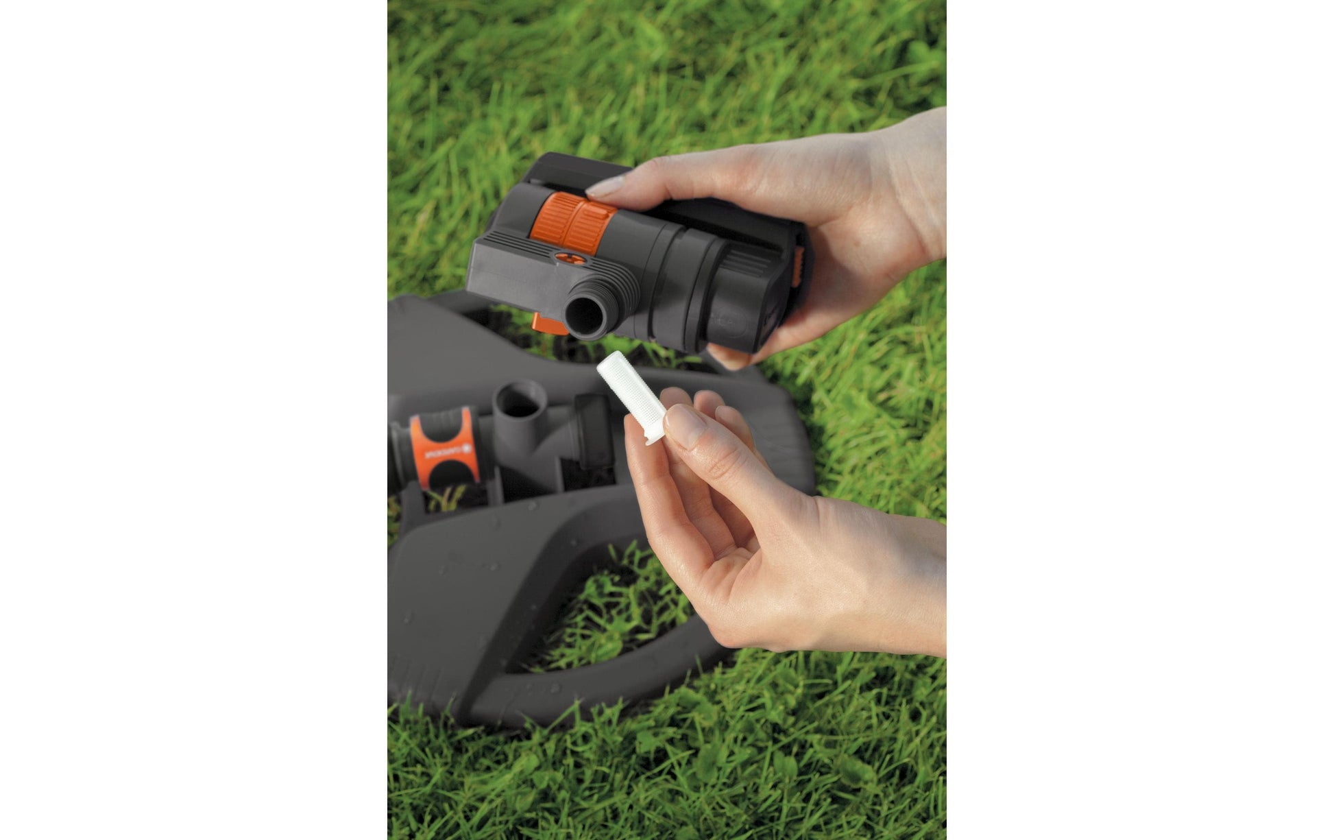 Gardena AquaZoom Compact Viereckregner – Sprühbereich 3–18 m, Abdeckung 9–216 m²