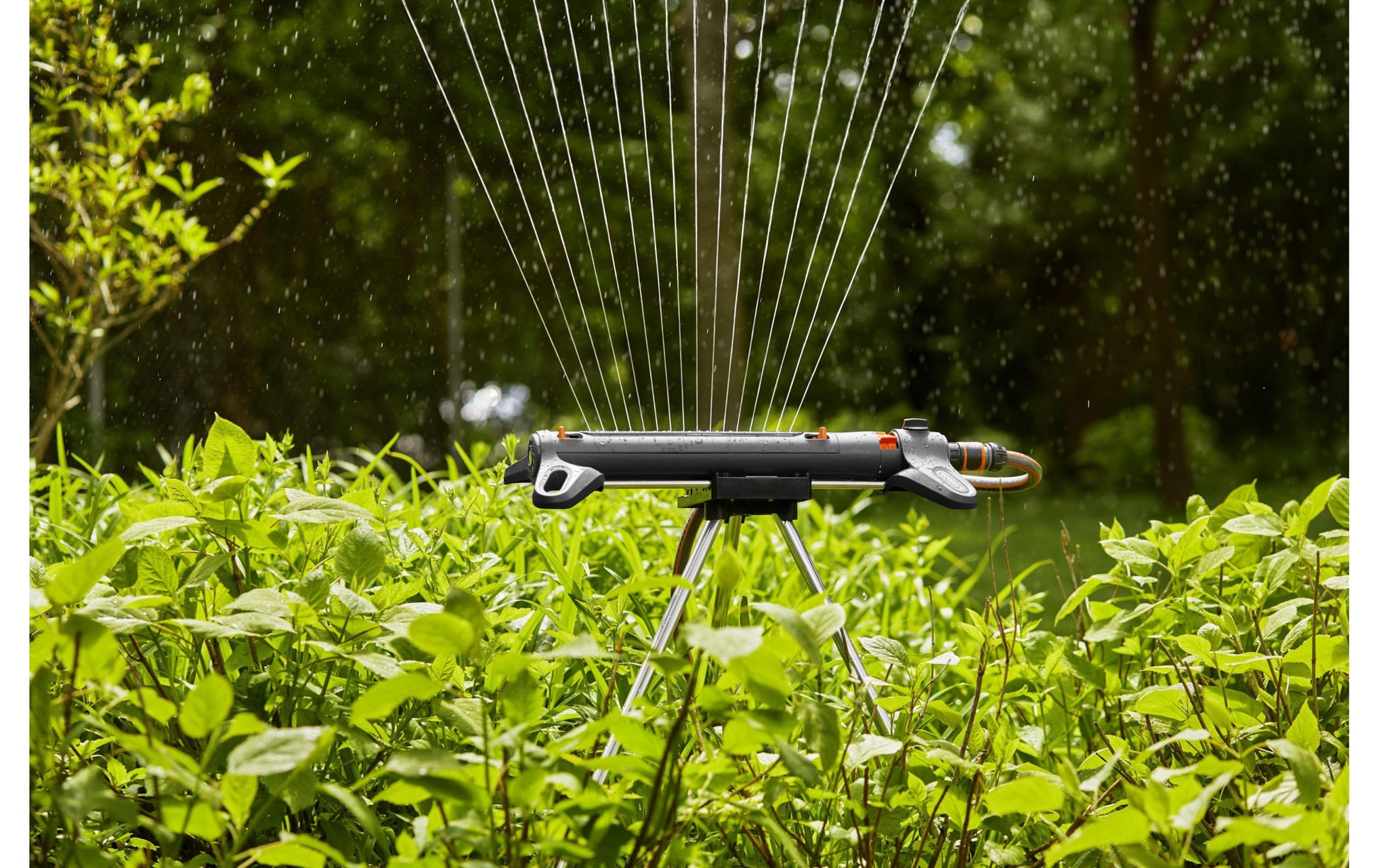 Gardena Viereckregner AquaZoom M – 3–18 m Sprühbereich, 250 m² Abdeckung, Schwarz
