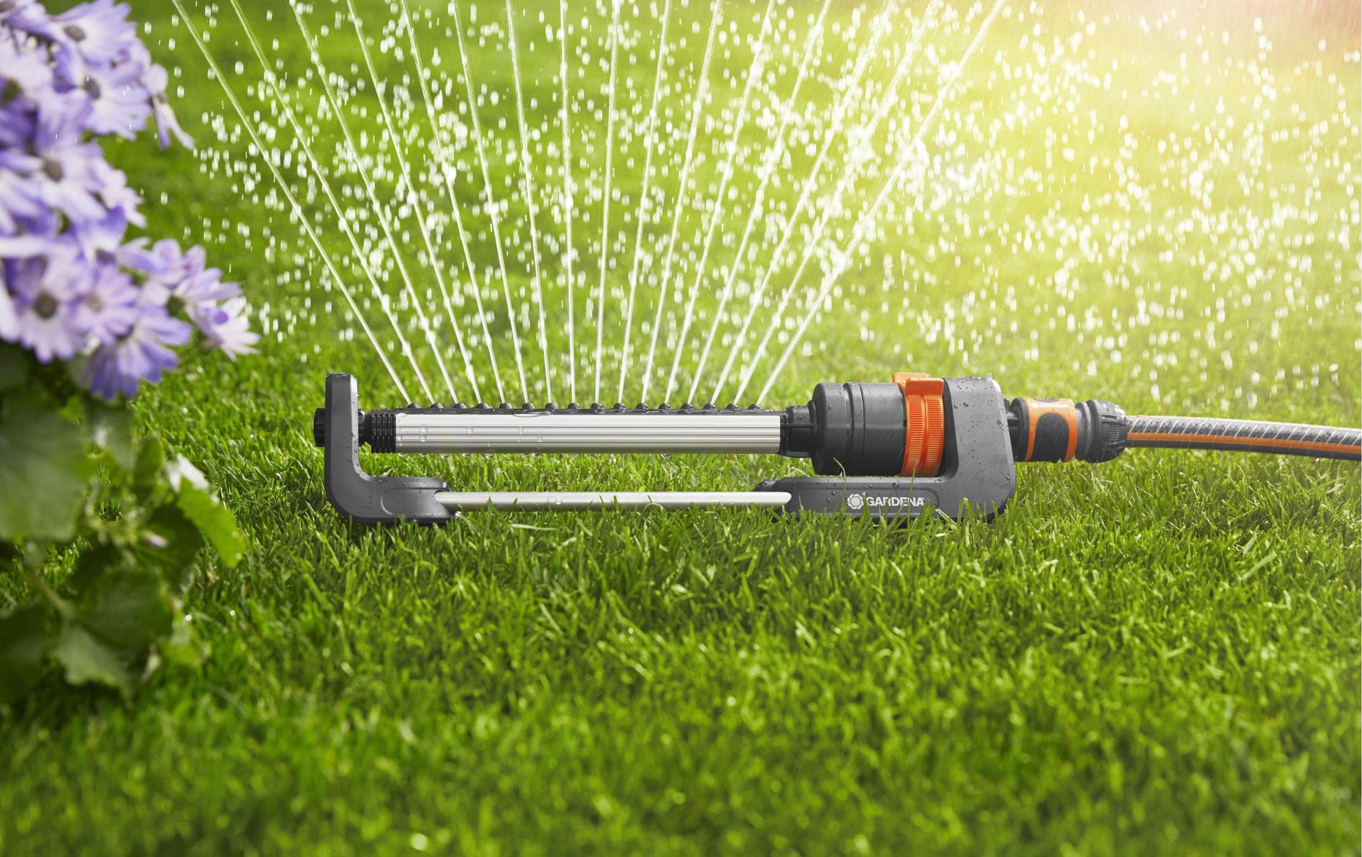 Gardena Viereckregner Aqua M – Sprühbereich 8–18 m, Flächenabdeckung 110–250 m², Schwarz