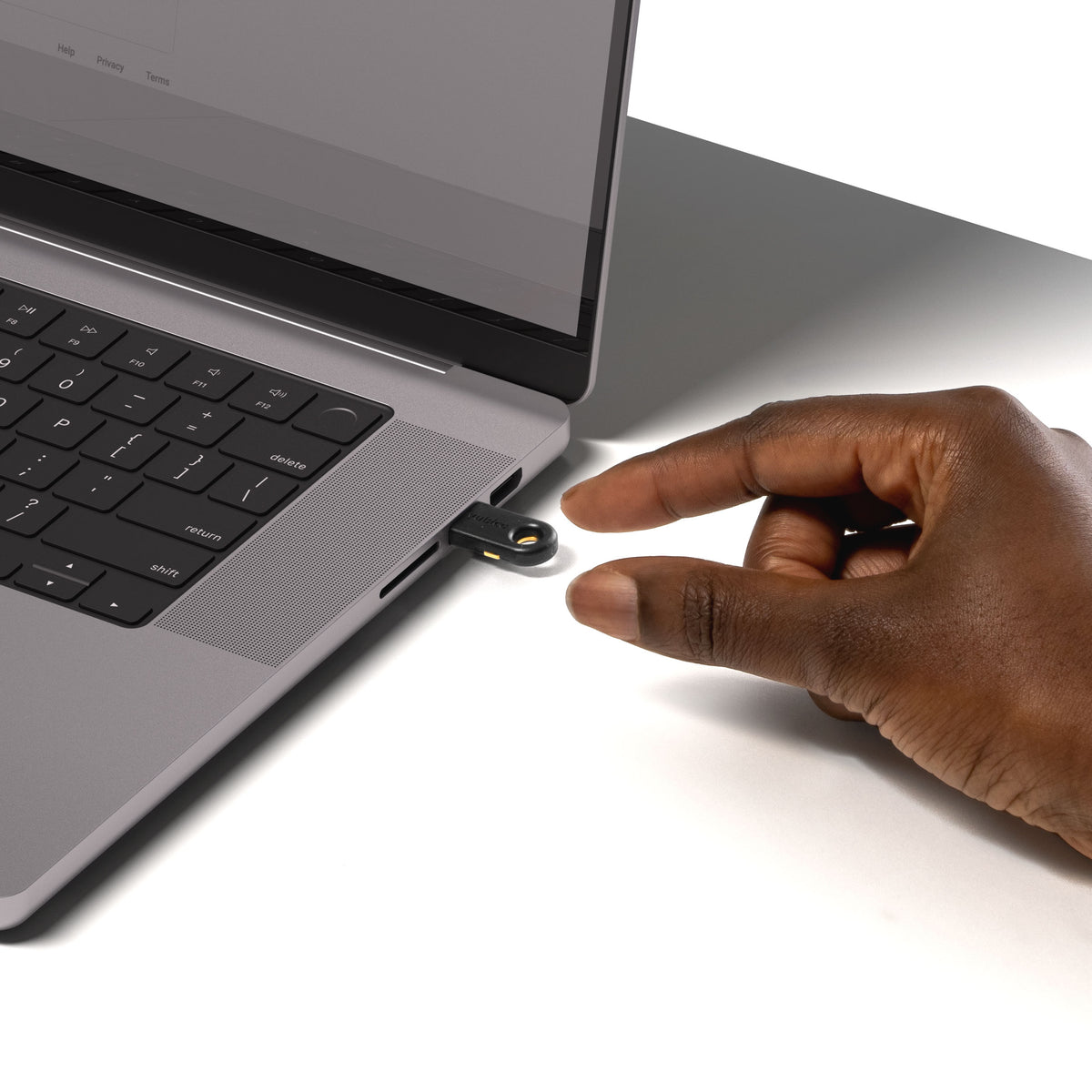 Yubico FIDO-HID-Gerät YubiKey 5C FIPS – für Windows, macOS, Chrome OS u. a., schwarz, IP68