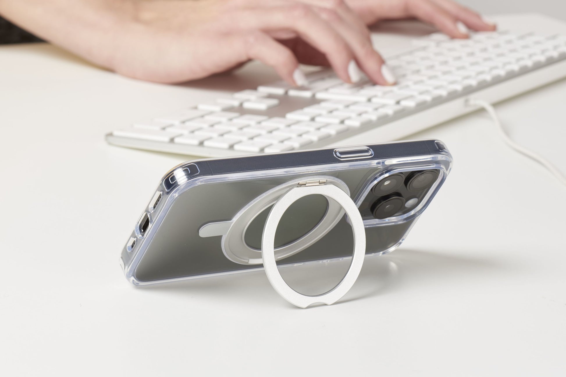 Cellularline Backcover – für Apple iPhone 16 Pro Max – transparent – MagSafe-kompatibel, stossdämpfend