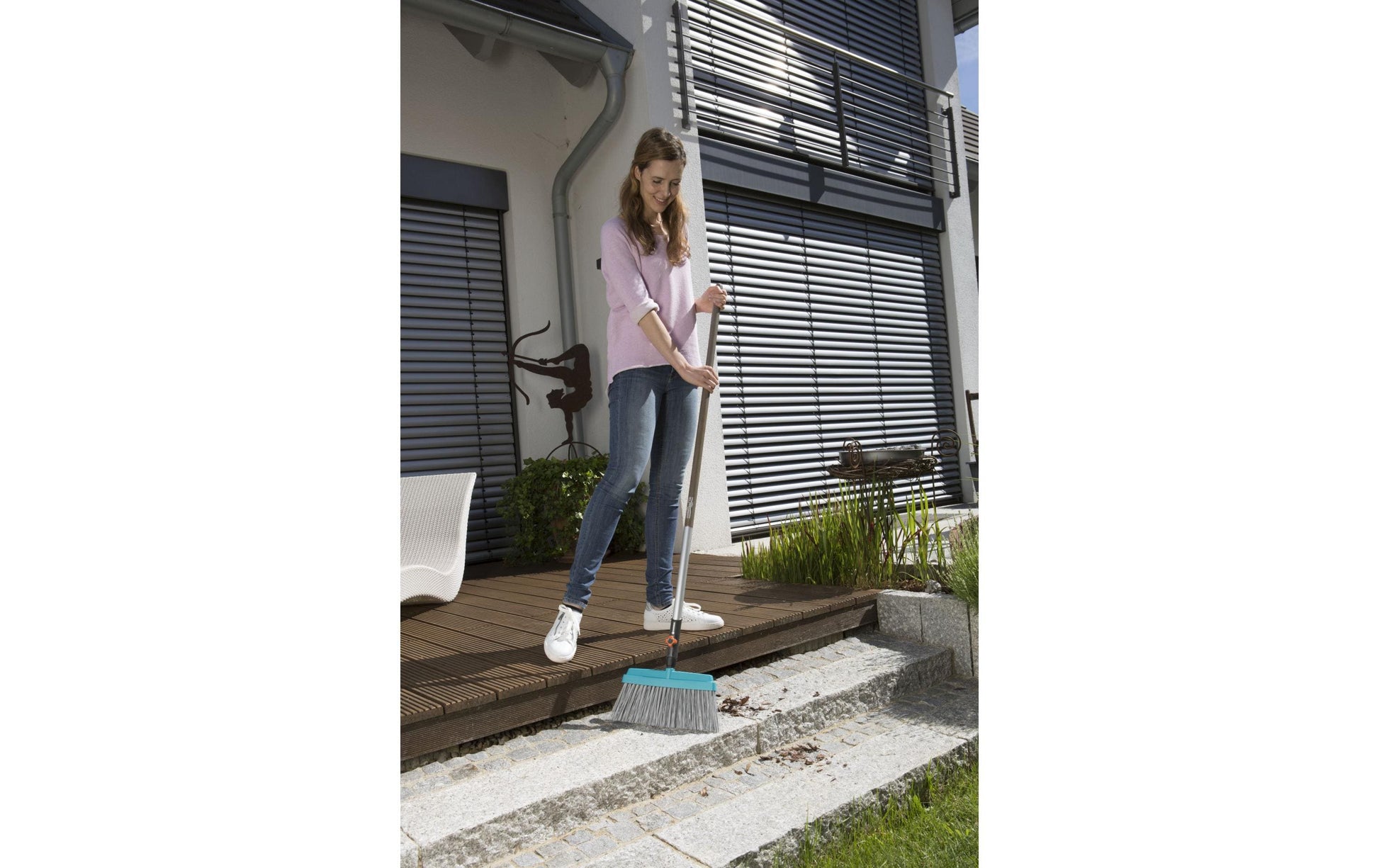 Gardena Terrassenbesen combisystem – 32 cm, hart, Kunststoff, blau/grau, ohne Stiel