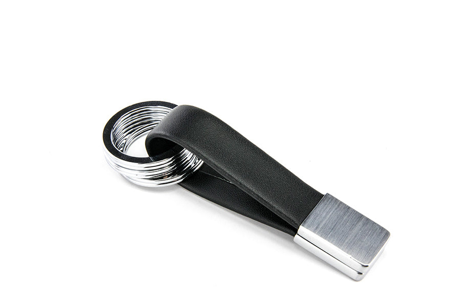 TROIKA Schlüsselanhänger Twister – Leder/Metall, Schwarz/Silber