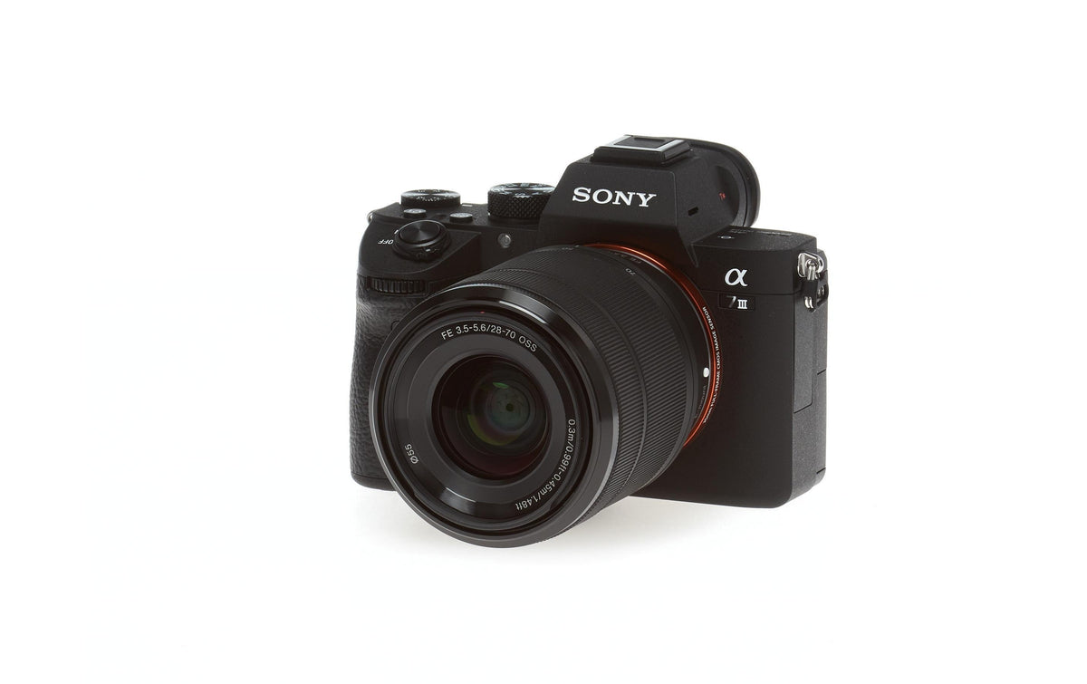 Sony Alpha 7 III Kit 28–70mm f/3.5–5.6 OSS – Vollformat, 24,2 MP, 4K, Schwarz