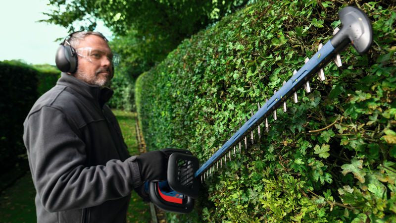 Bosch Professionelle GHE 18V-50 (II) Akku-Heckenschere – 18 V – Schwertlänge 50 cm – Solo – AMPShare
