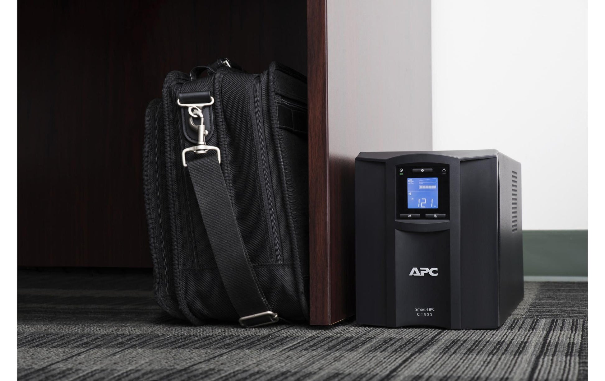 APC SMC1500IC USV 1,5 kVA/900 W Line-Interaktiv – Mini-Tower – C13×8, Eingang IEC C14