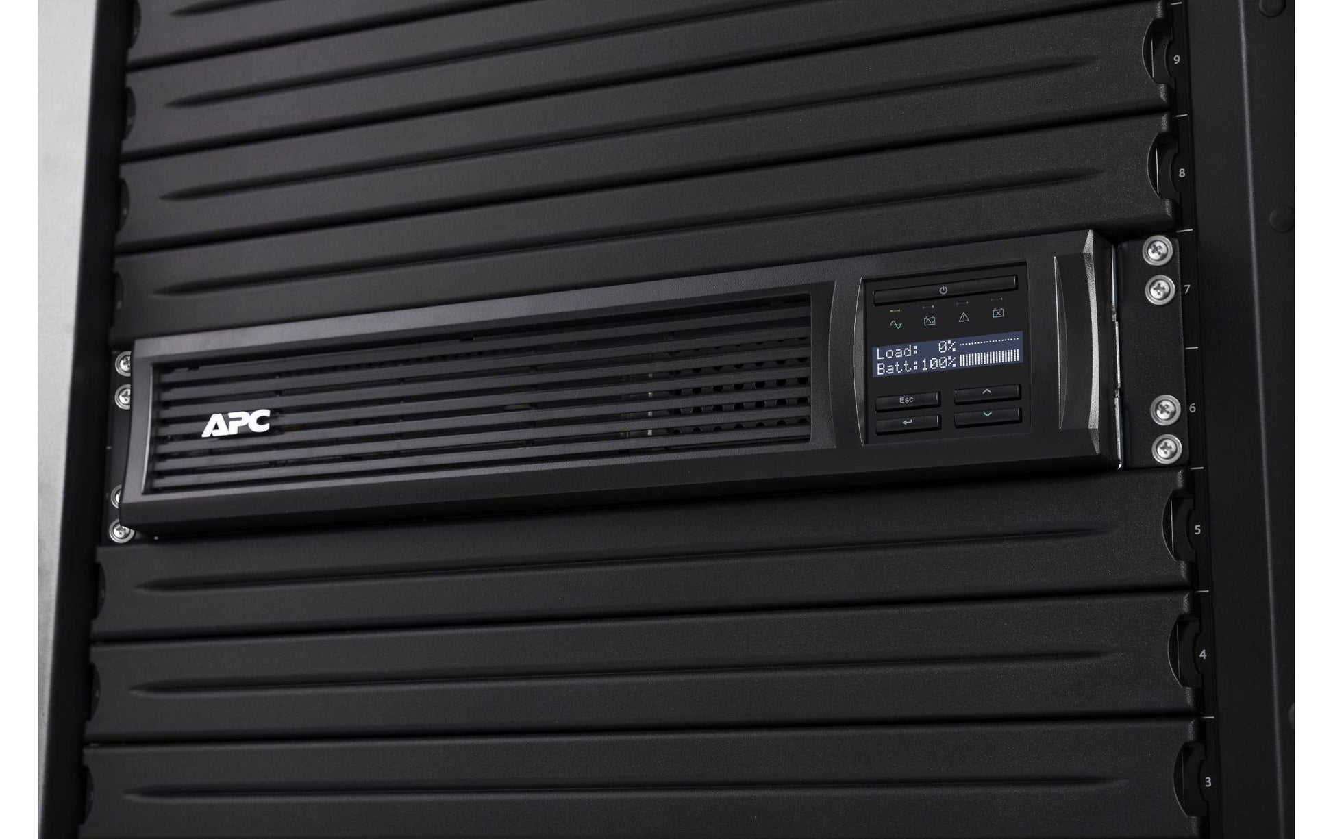 APC SMT3000RMI2UC USV 3 kVA/2700 W Line-Interaktiv – 2U Rack – C13×8, C19×1, Eingang IEC C20