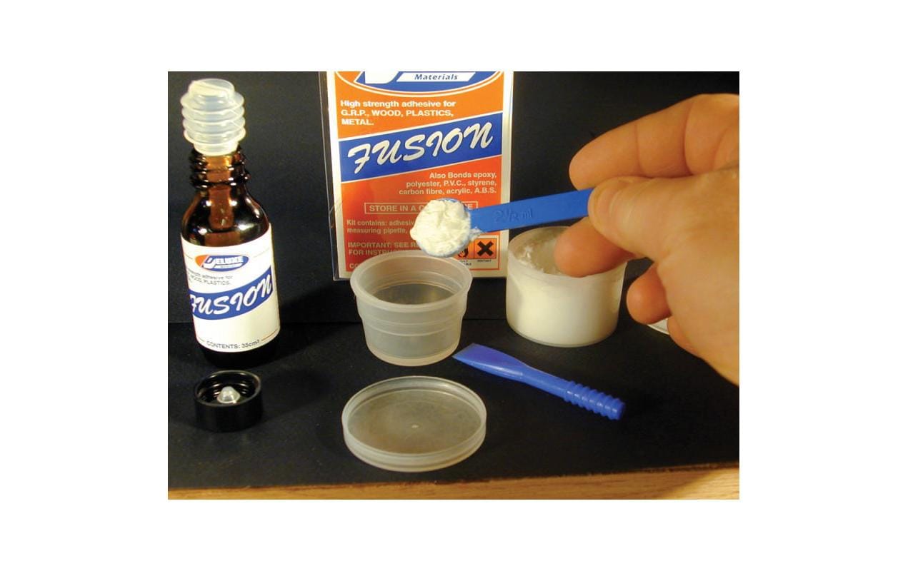 Deluxe Materials Spezialkleber – für Kunststoff, 75 ml