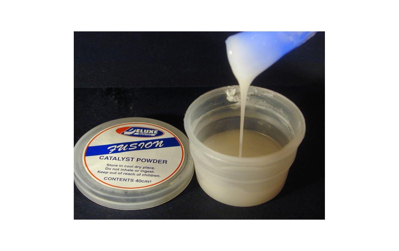 Deluxe Materials Spezialkleber – für Kunststoff, 75 ml