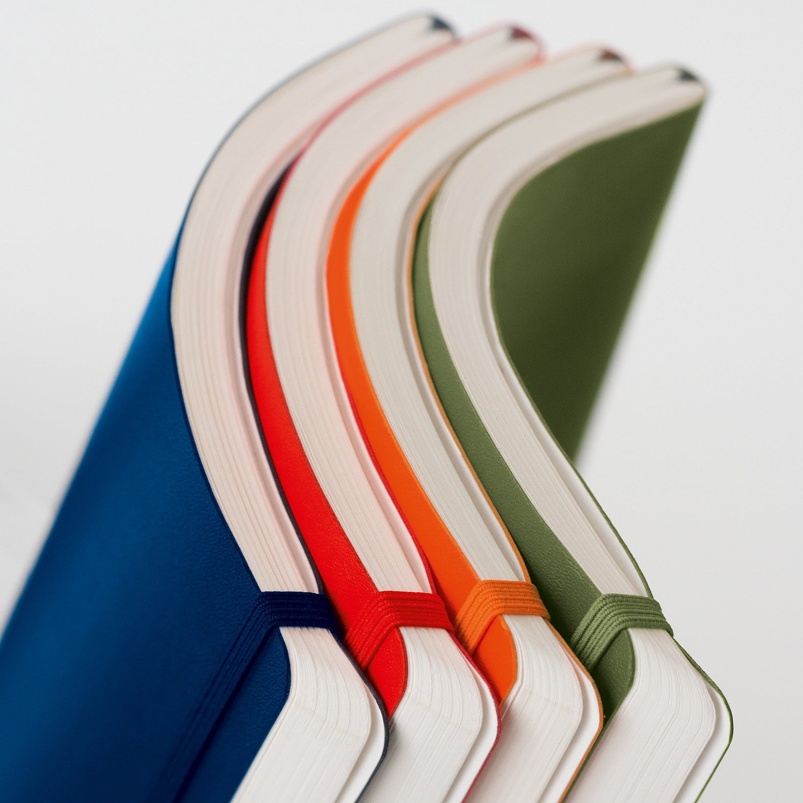 Leuchtturm Notizbuch – B5 – 121 Seiten – 80 g/m² – Softcover, Gummiband, abgerundete Ecken, schwarz