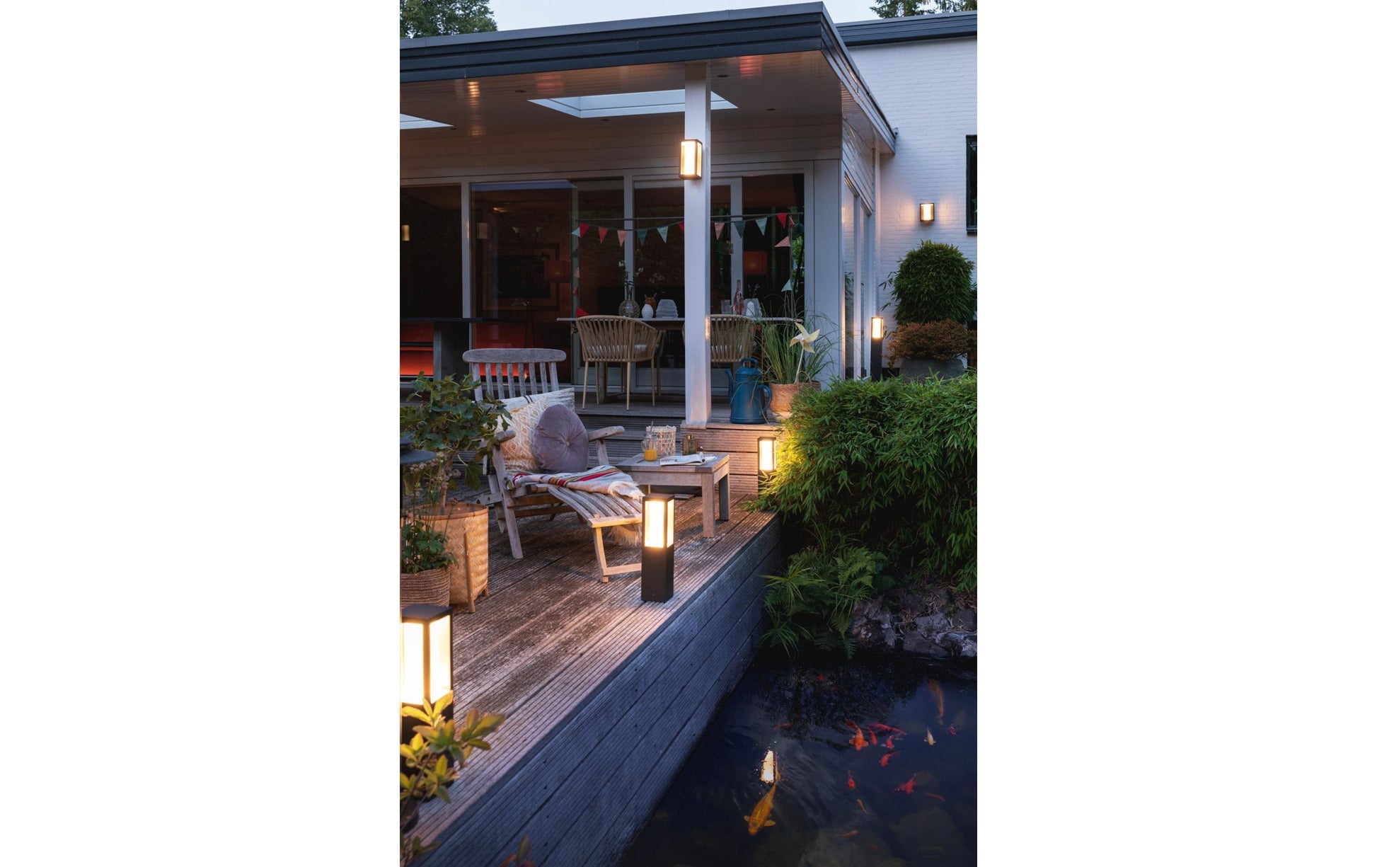 Philips by Signify Philips Hue Aussenwandleuchte – 1 200 lm, 16 W – Warmweiss, 2000–6500 K – IP44 – ZigBee – für Philips Hue
