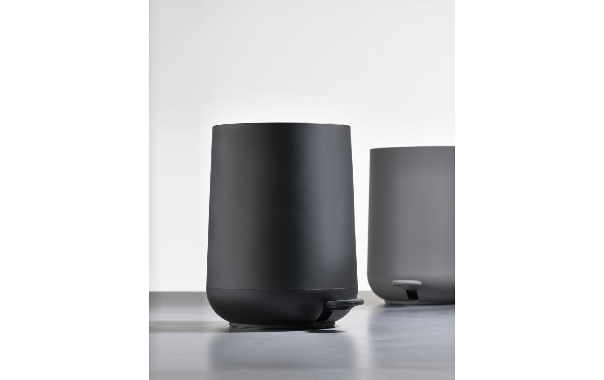 Zone Denmark Papierkorb Nova – 5 l – Kunststoff, schwarz – Ø 230 × H 290 mm