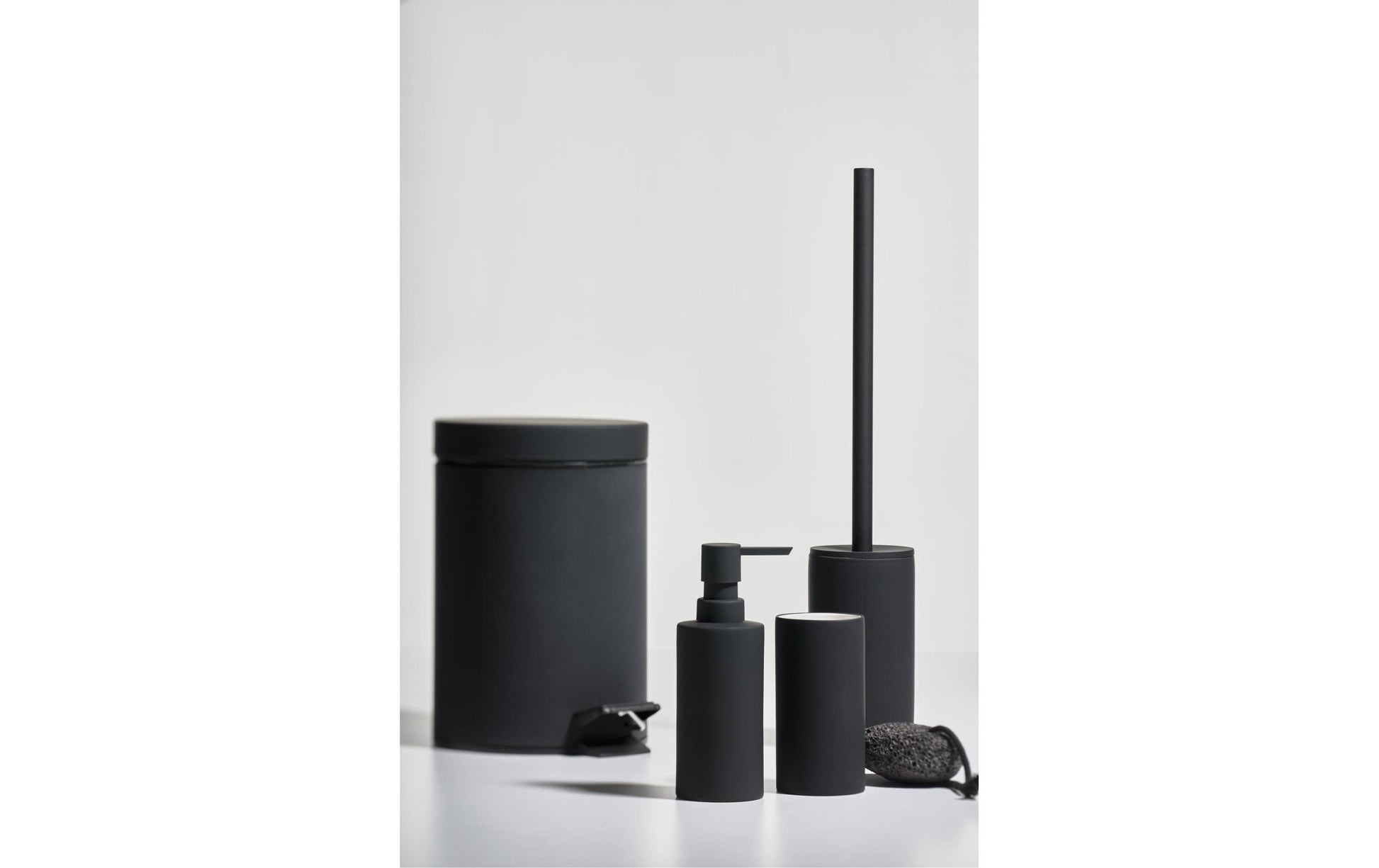 Zone Denmark WC-Bürstenset – Keramik, Edelstahl, Weiss, mit Soft-Touch-Oberfläche, H 44,8 cm, Ø 8,4 cm