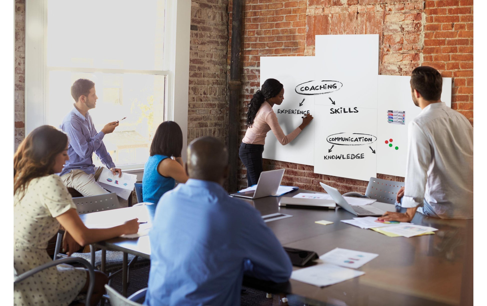 Legamaster Whiteboard – 100 × 75 cm, lackierter Stahl, magnetisch, Wandmontage, inkl. Montageset