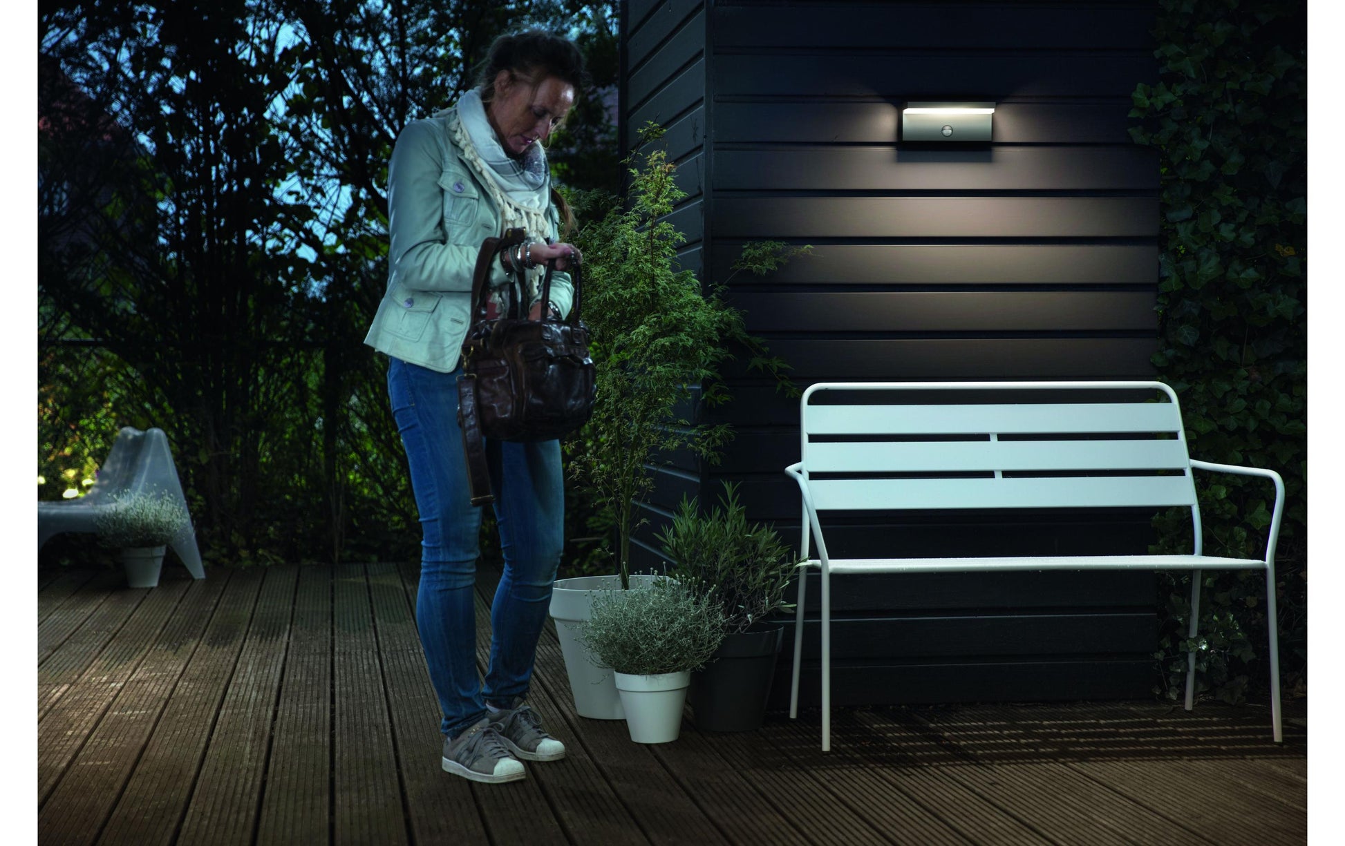 Philips by Signify Philips Aussenwandleuchte – 2700 K – IP44 – Netzbetrieb – mit Bewegungsmelder – Anthrazit – Kunststoff