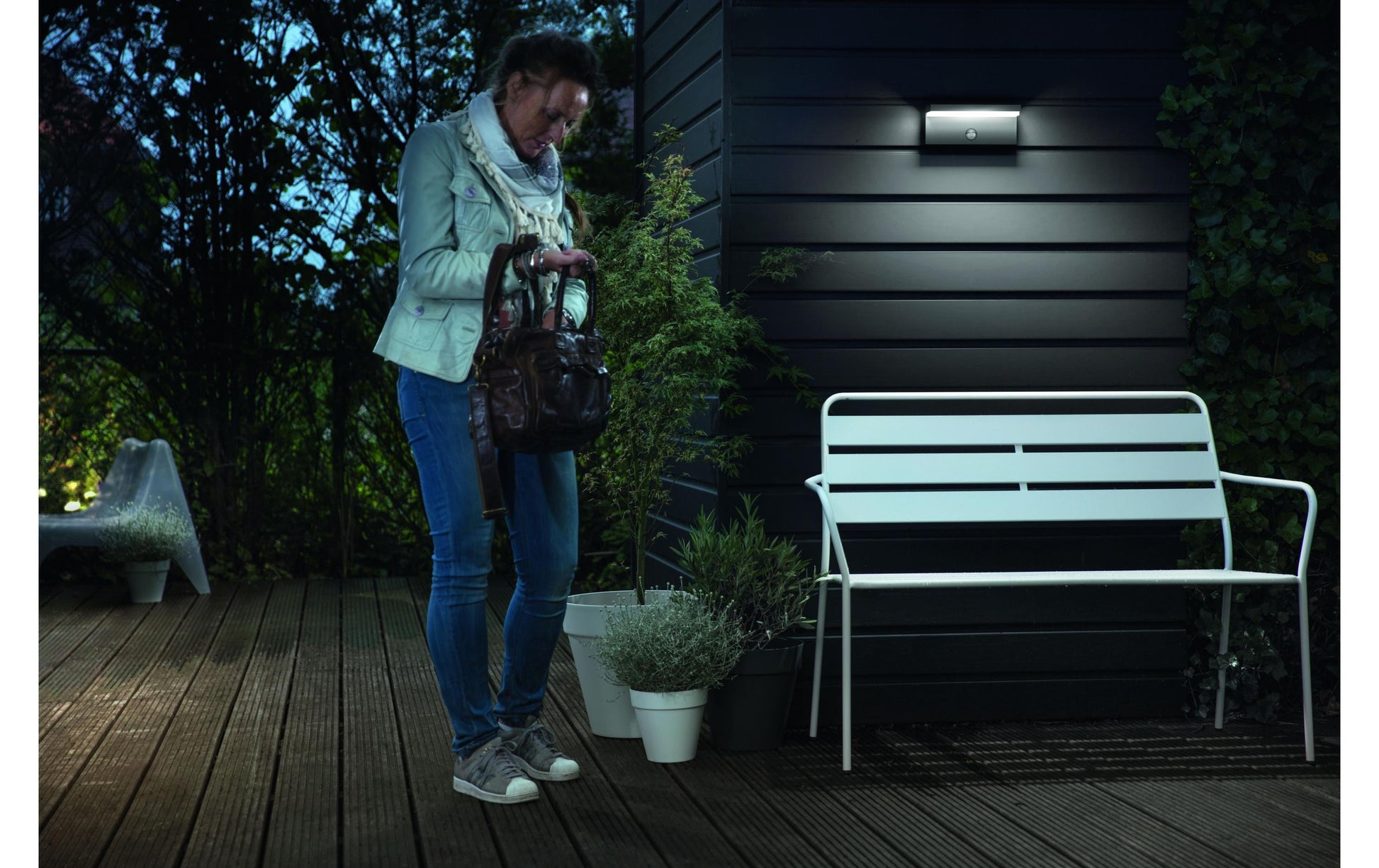 Philips by Signify Philips Aussenwandleuchte – 4000 K – IP44 – Netzbetrieb – mit Bewegungsmelder – Anthrazit – Aluminium/Synthetisch