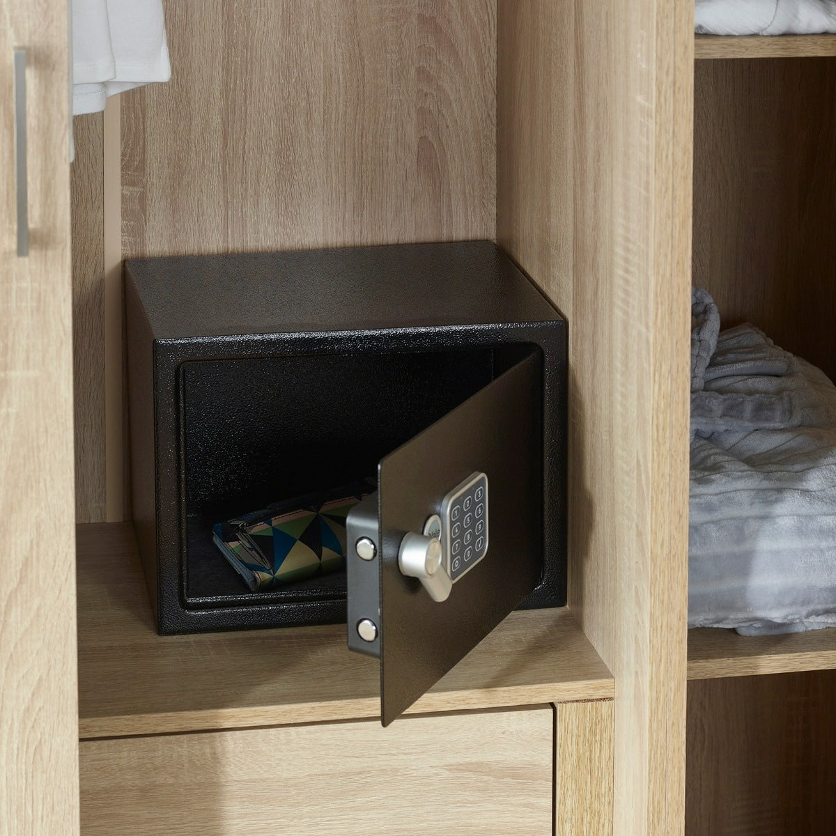 Yale Möbeltresor YSV/200/DB2 – Elektronikschloss – 8,6 l – Boden-/Wandmontage – Schwarz