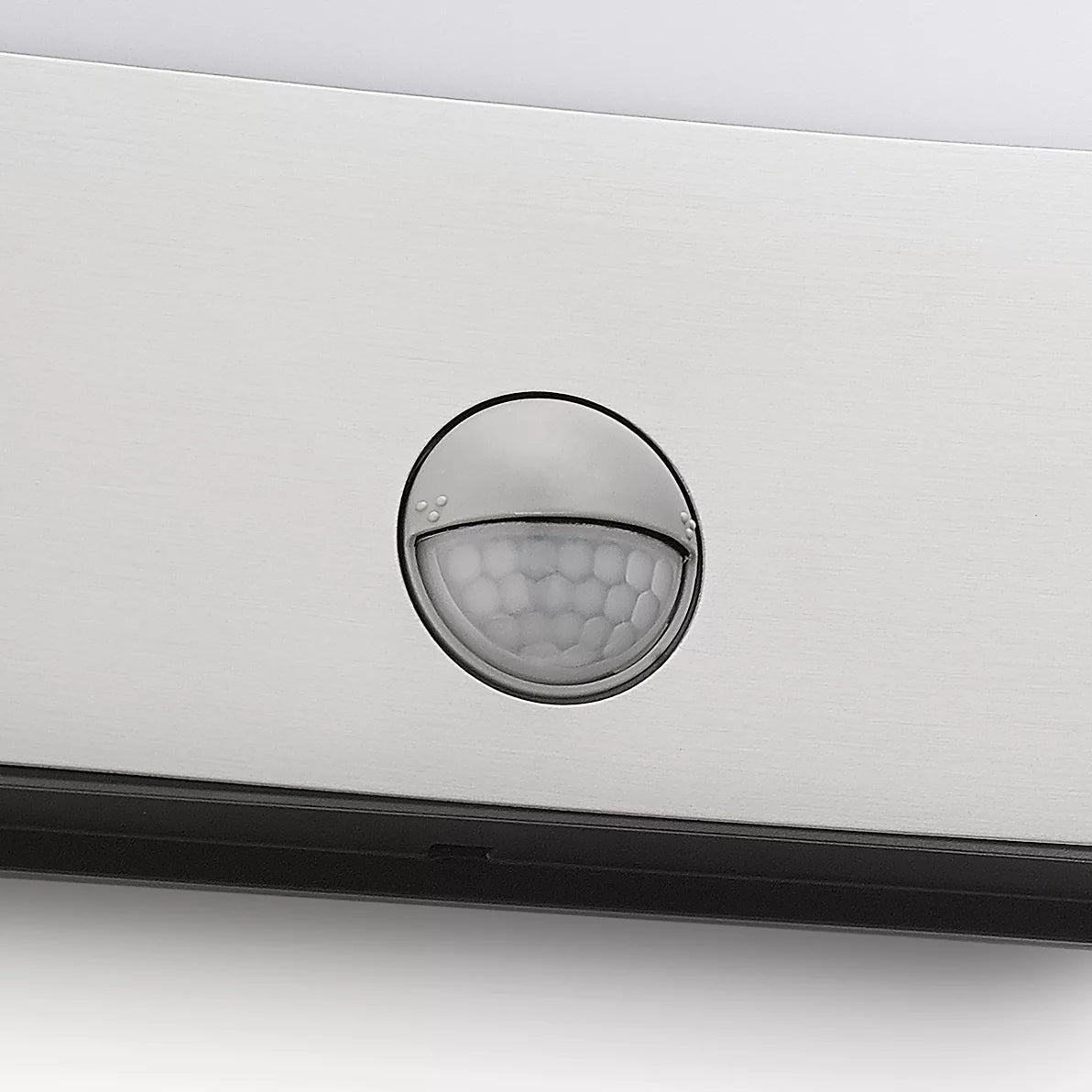 Philips by Signify Philips Aussenwandleuchte – 400 lm, 4 W, Warmweiss, IP44 – mit Bewegungsmelder
