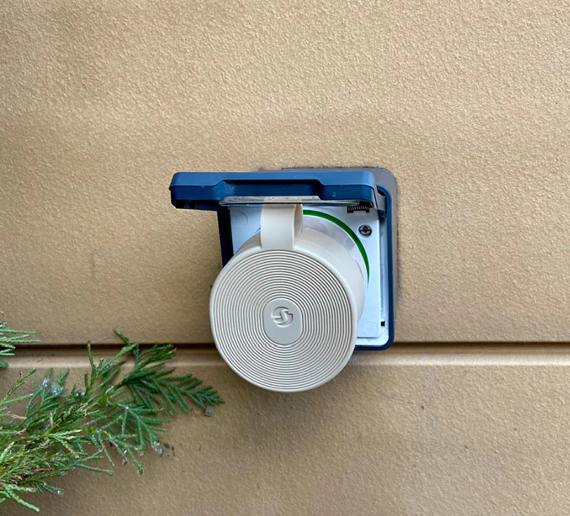 Shelly Outdoor Plug S – Smart-Steckdose – WLAN, Bluetooth, 12 A, IP44 – für Amazon Alexa, Google Home, Matter
