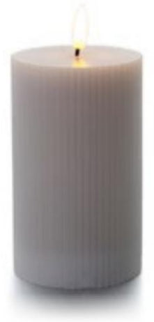 Balthasar LED-Zylinderkerze Rillen – Ø 7,5 × 12,5 cm, warmweiss, grau, Timer, flackernd, batteriebetrieben