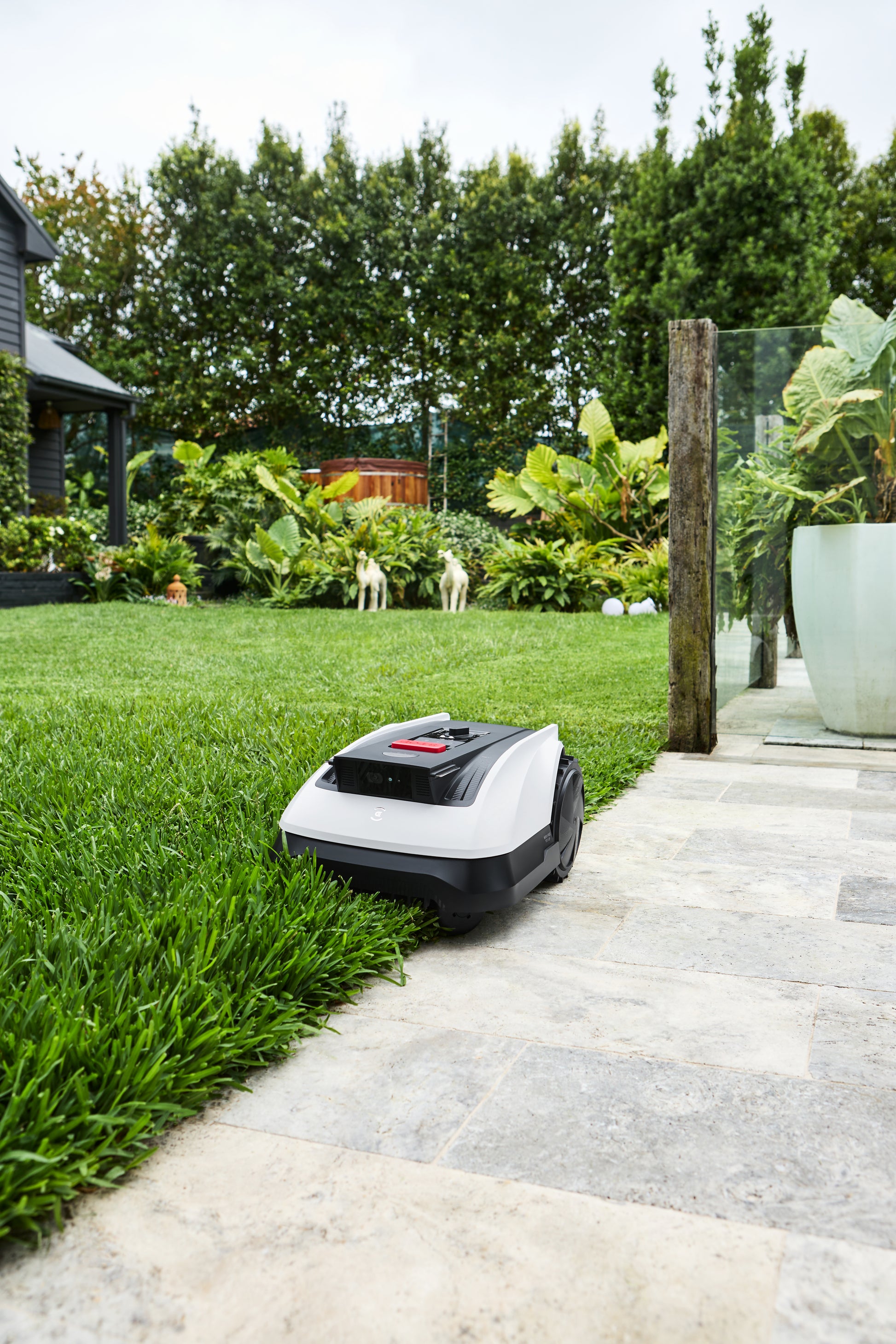 Ecovacs GOAT O800 RTK – Rasenmähroboter – 800 m², Schnittbreite 22 cm, AIVA 3D Navigation