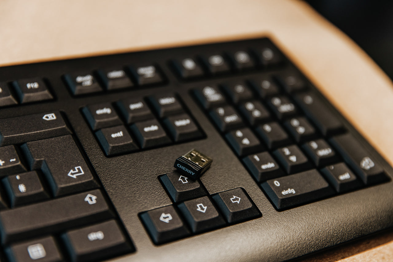 CHERRY Tastatur, kabellos (2,4 GHz), PT-Layout (PT) – für Windows 10, Windows 11 & Windows 7 u. a.