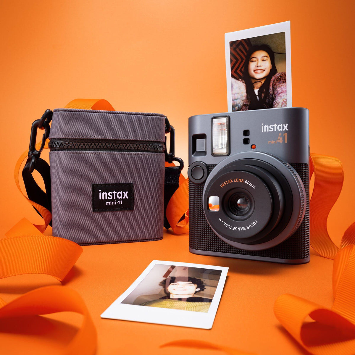 Fujifilm Kameratasche – Kompaktes Etui mit Trageriemen, Zusatzfach – für instax mini 41 – Grau