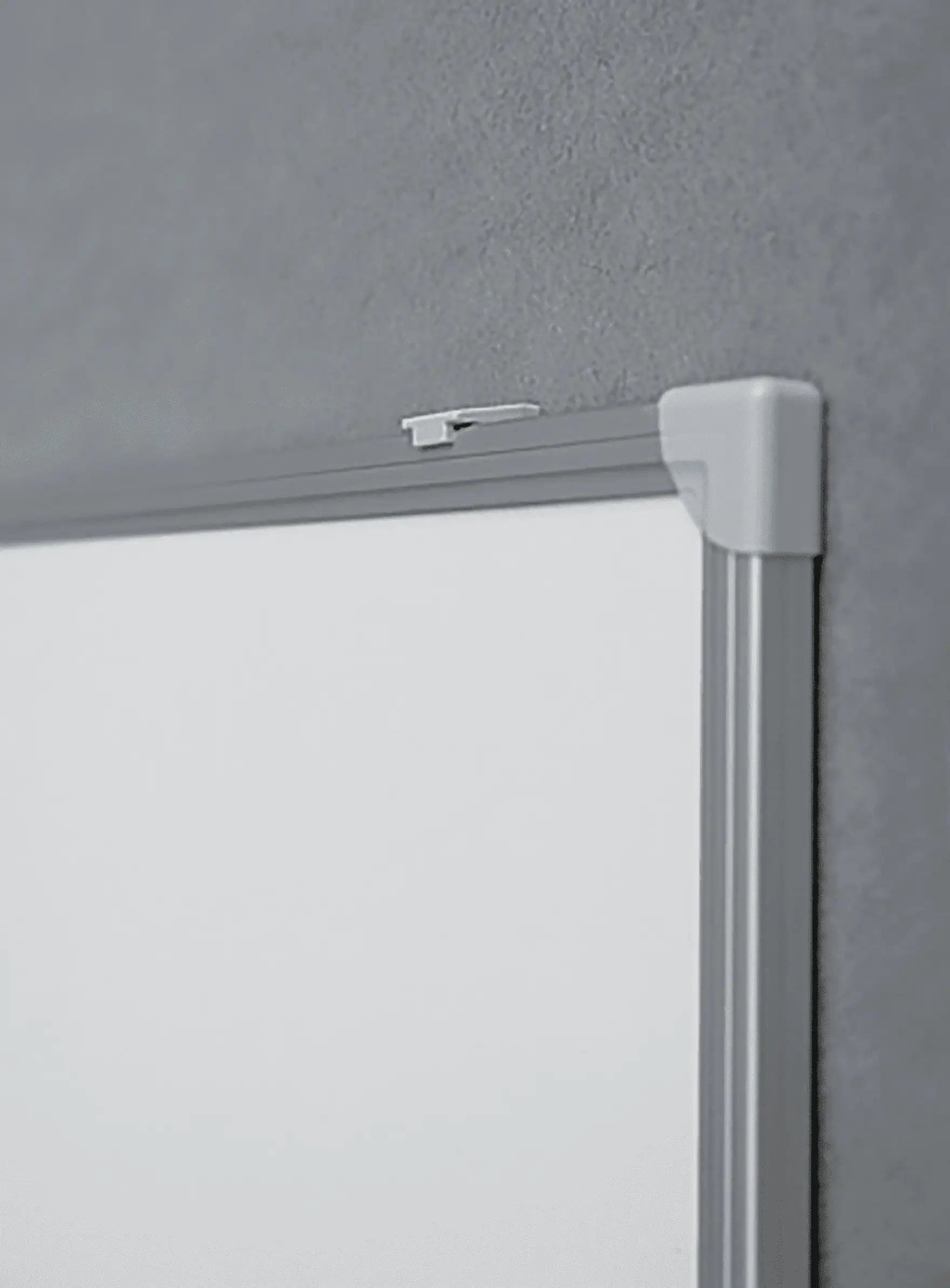 Franken Whiteboard – 90 × 120 cm, lackierter Stahl, magnetisch, Aluminiumrahmen, silber, Wandmontage