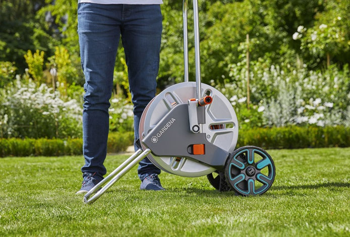 Gardena AquaRoll Schlauchwagen 60 m – mit 2 Rädern, mit Tragegriff, schwarz/edelstahl, Metall/Kunststoff