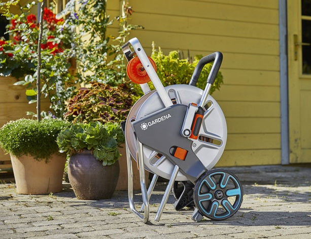 Gardena Schlauchwagen 25 m – mit Schlauch, 2 Rädern, Tragegriff, mehrfarbig, Metall/Kunststoff