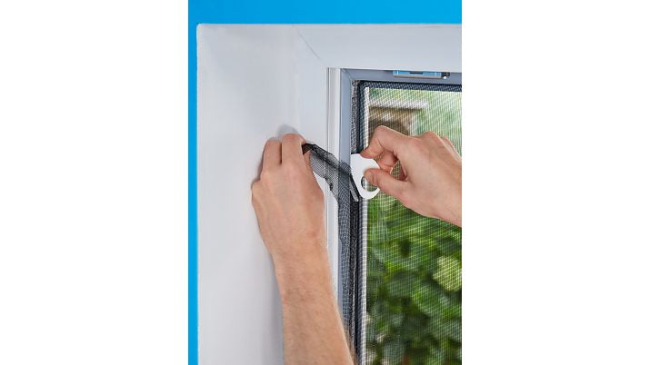 TESA Fenster-Fliegengitter – 130 × 150 cm – grau – waschbar