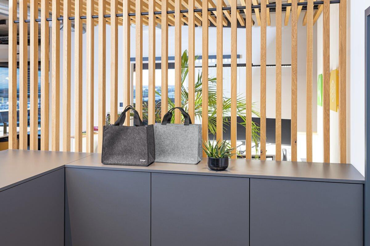 Sigel Notebook-Tasche für Notebooks bis 15,4" – PET-Filz, mit Druckknopf – Grau
