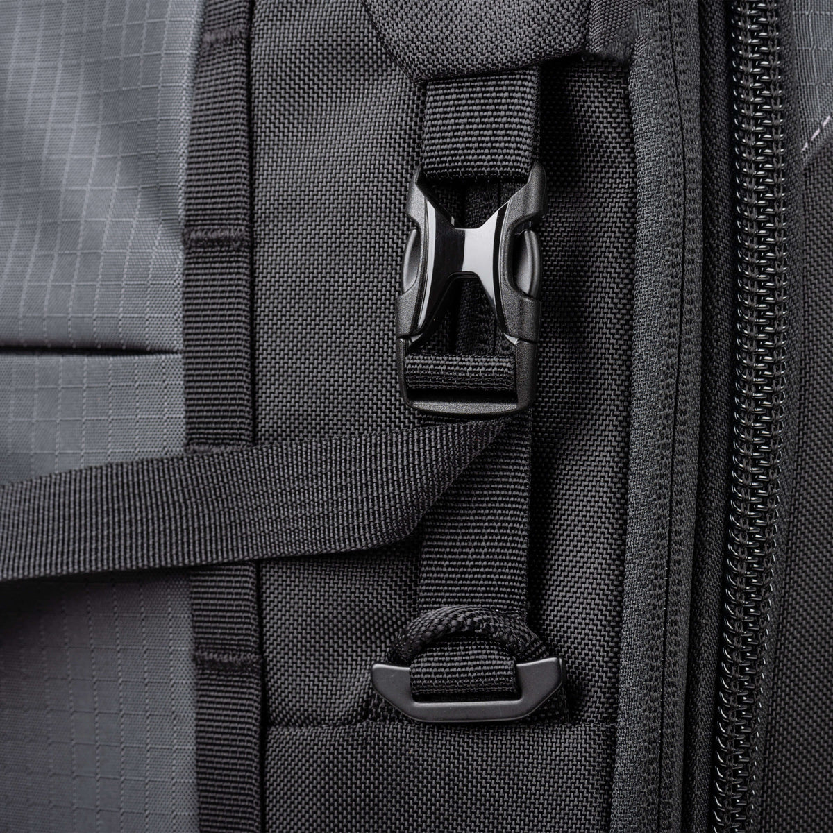 Think Tank FirstLight 46L+ Kamerarucksack – 46 l, 8 Objektive, wasserabweisend – für DSLR, Drohnen – Schwarz