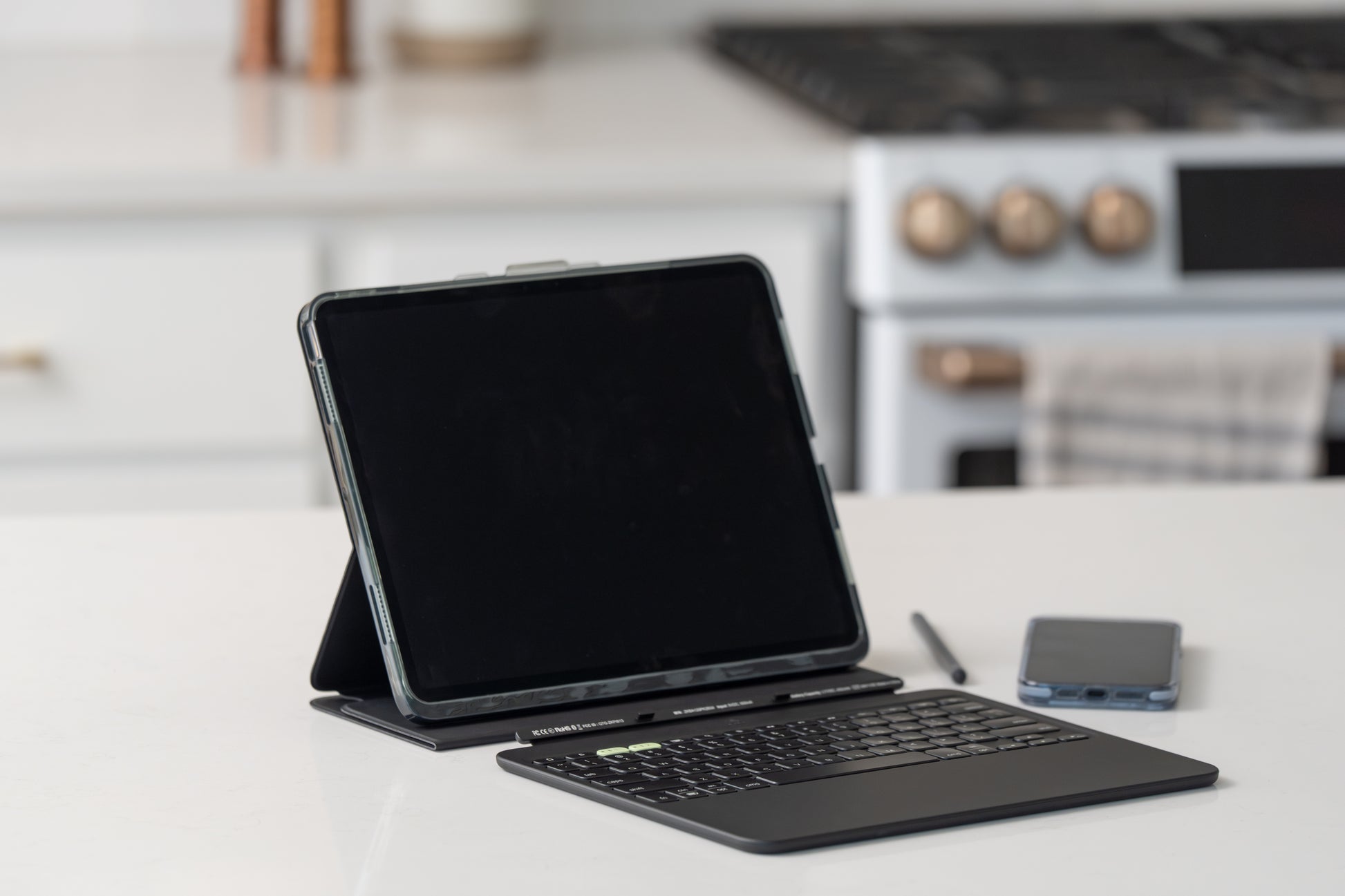 ZAGG PROKEYS 2 – Tastatur, CH-Layout (DE-CH), Schwarz – für iPad Pro 13" (M4, M5)