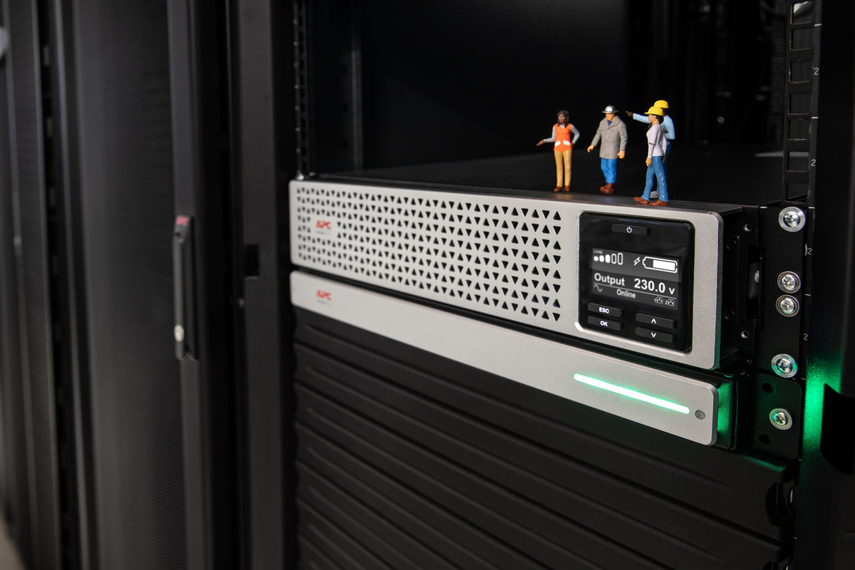 APC Smart-UPS SRT Li-Ion 3000VA RM USV 3 kVA/2700 W Online – Rack 3U – C13/C19×8