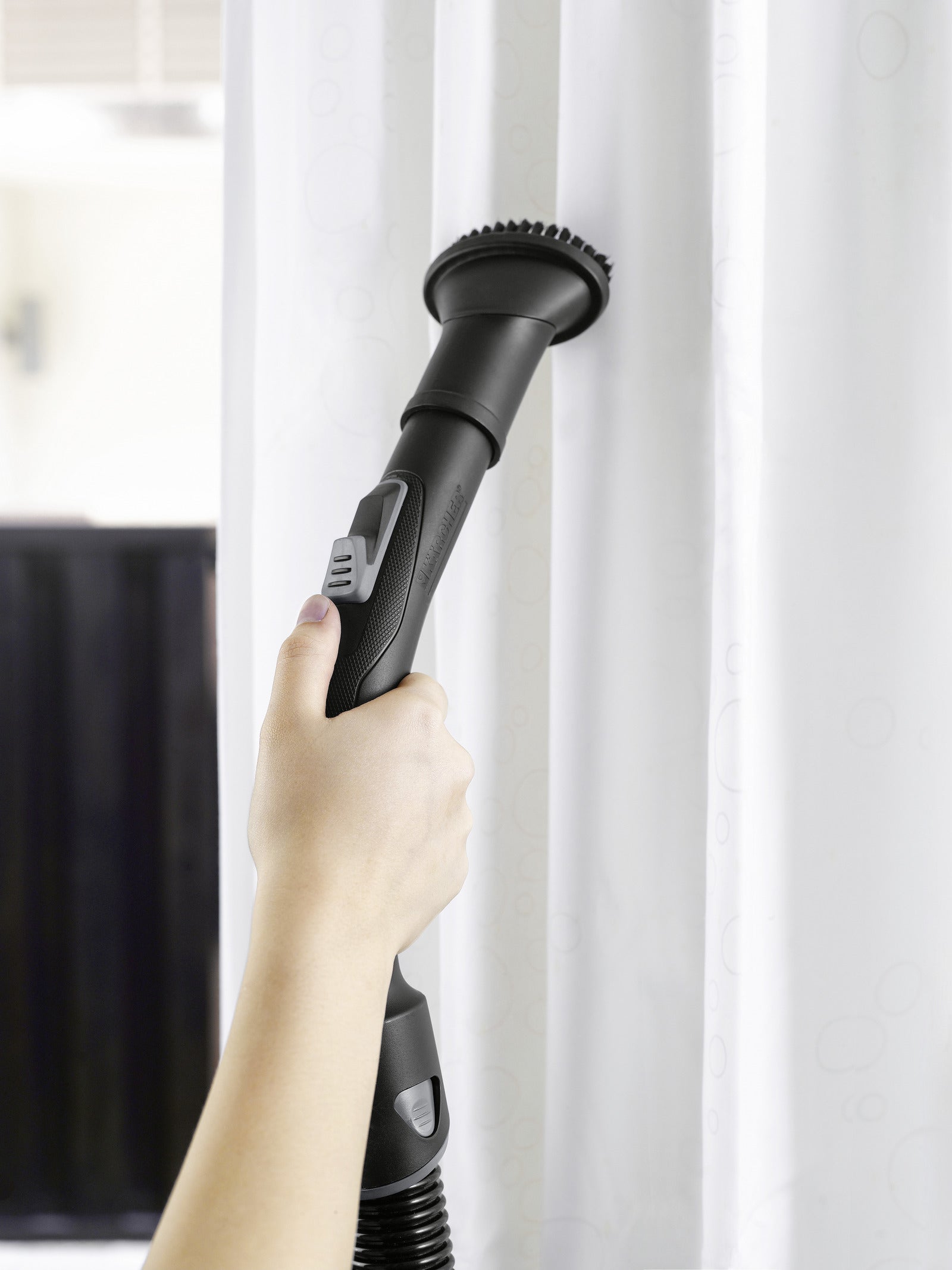 Kärcher Bodenstaubsauger VC 3 – beutellos, 700 W, 0,9 l, HEPA 13