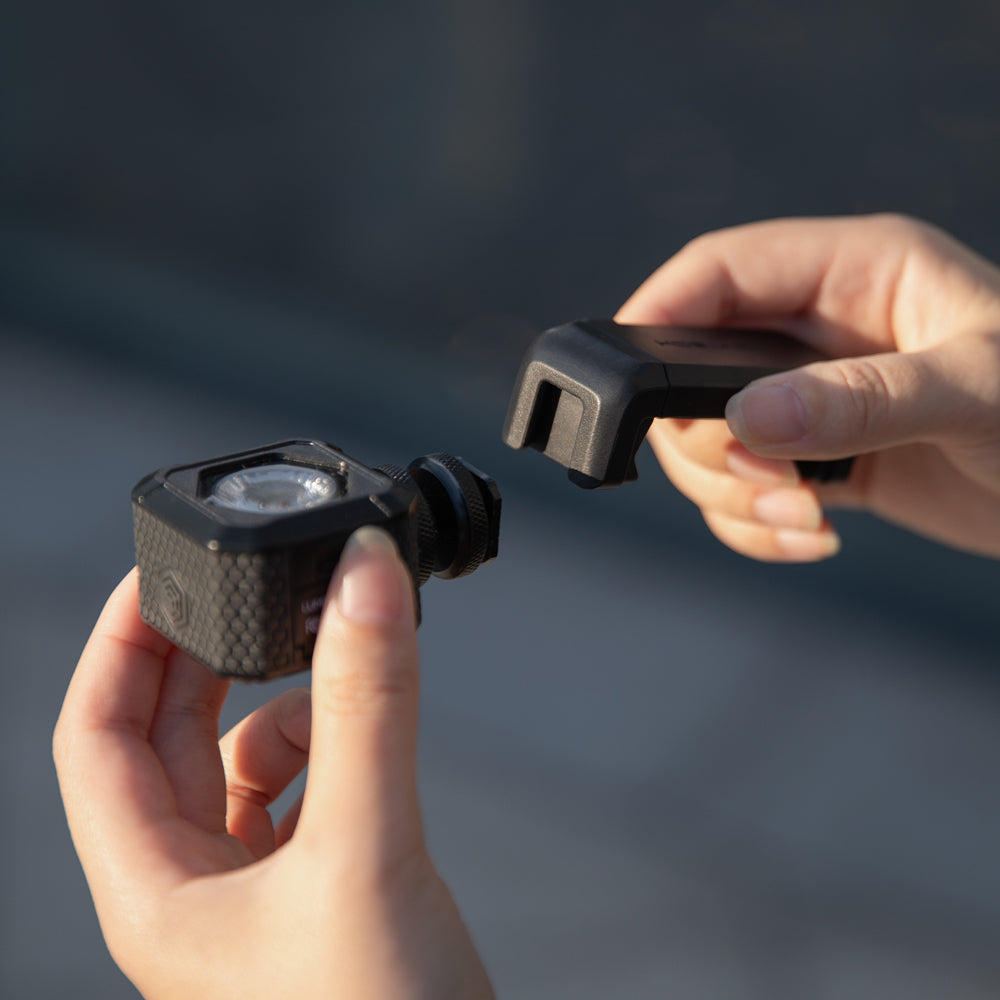 PGYTECH Vielseitiger Smartphone-Halter – Tisch-Ständer – 60–92 mm, Stativgewinde 1/4" – Für alle Marken – Schwarz