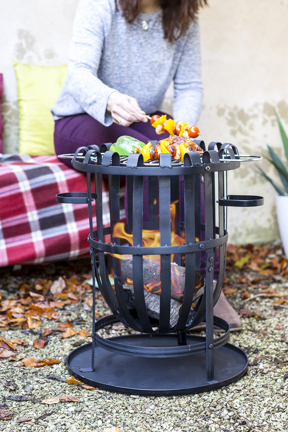 La Hacienda Feuerkorb – Ø 50 cm, H 56 cm, mit Ascheauffangbehälter, Schwarz, Stahl
