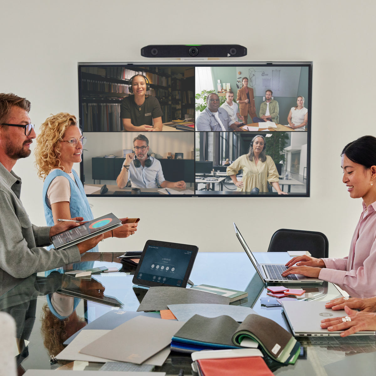 HP Poly Studio X52 – 4K Ultra HD Videokonferenzsystem, 5× Digitalzoom, mit TC10 Controller-Kit, Schwarz