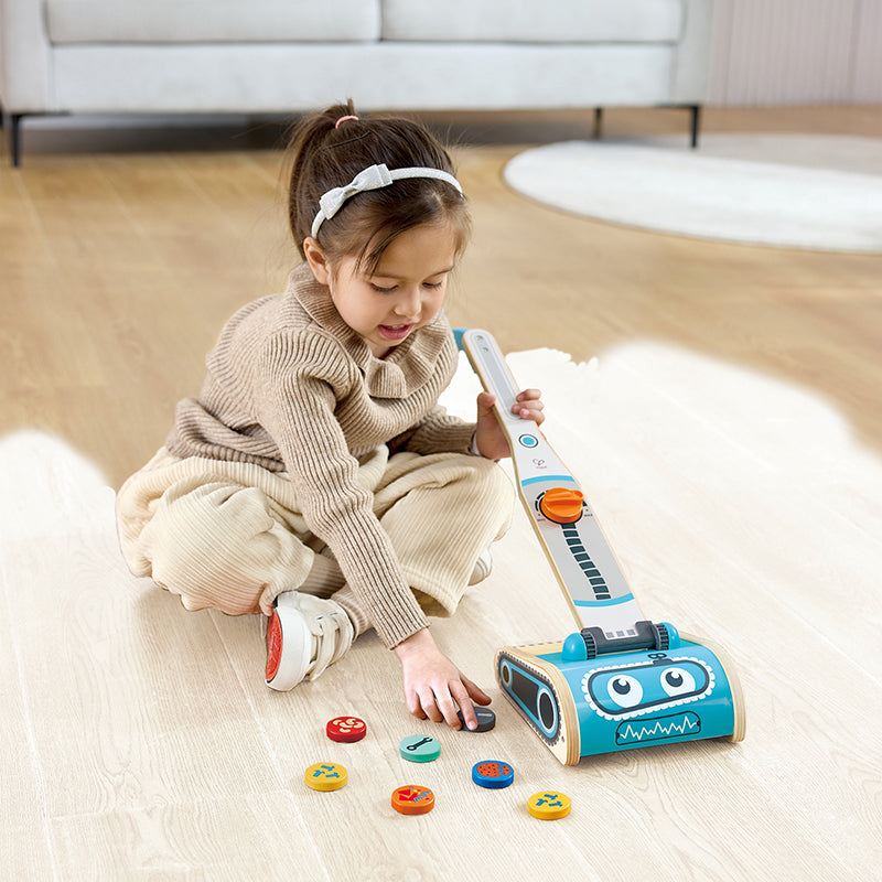Hape E3056 Staubsauger (Spielzeug) – Vacoom – 18,0×58,0×17,5 cm – ab 3 J. – Kunststoff/Holz, mehrfarbig