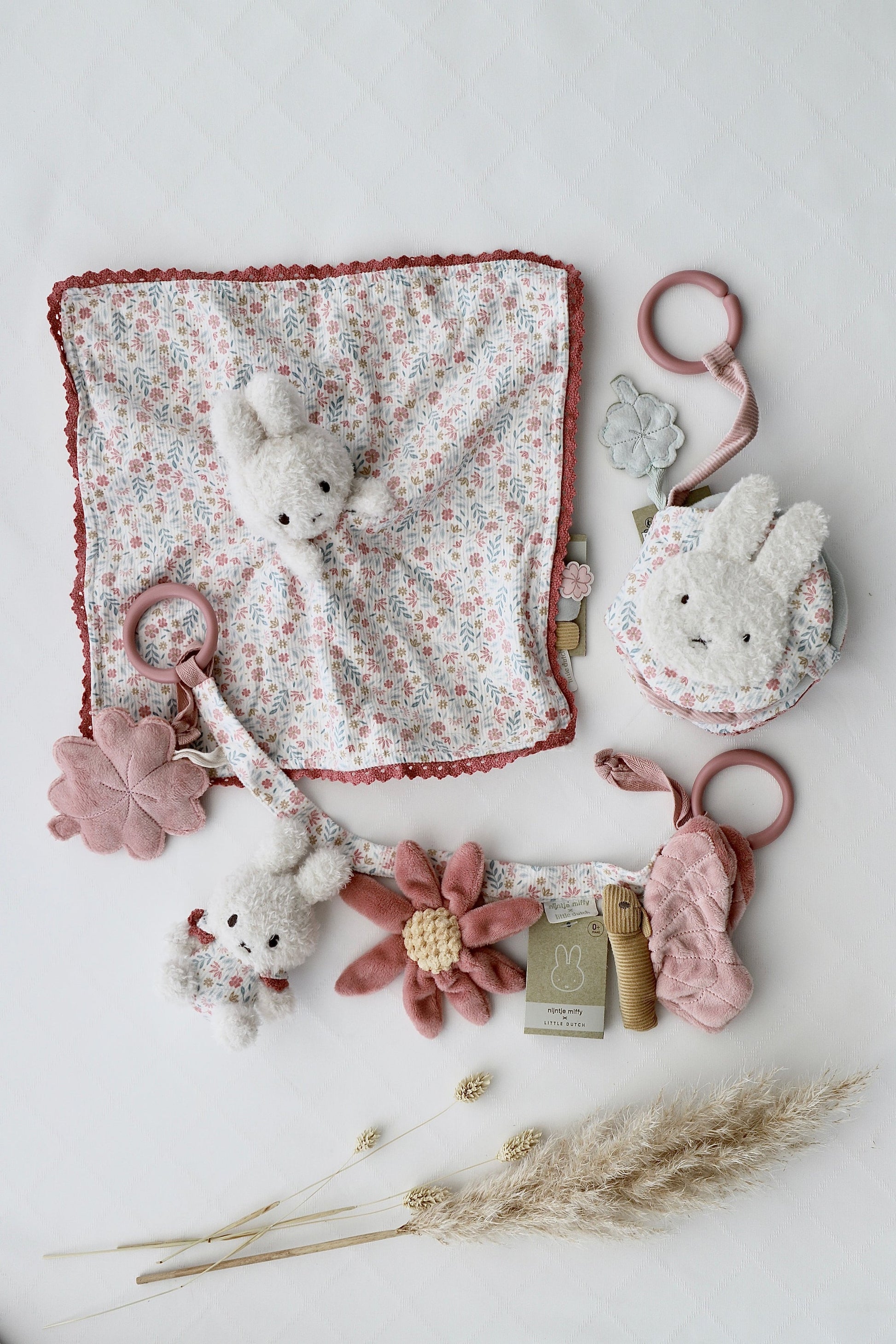 OYKAMI Geschenkbox Miffy – 1 Stück – ab 0 Jahren – Plüsch, Baumwolle – Rosa