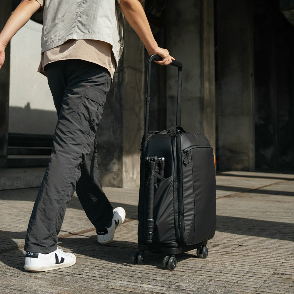 PGYTECH P-CB-180 Kamerarucksack (Roller) – 4 Rollen, Trolleygriff, Regenschutz – Schwarz