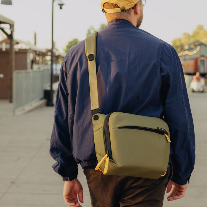 Peak Design Everyday Sling Kameratasche – 6 l – Olive – für Spiegelreflex-/Systemkameras, Drohnen