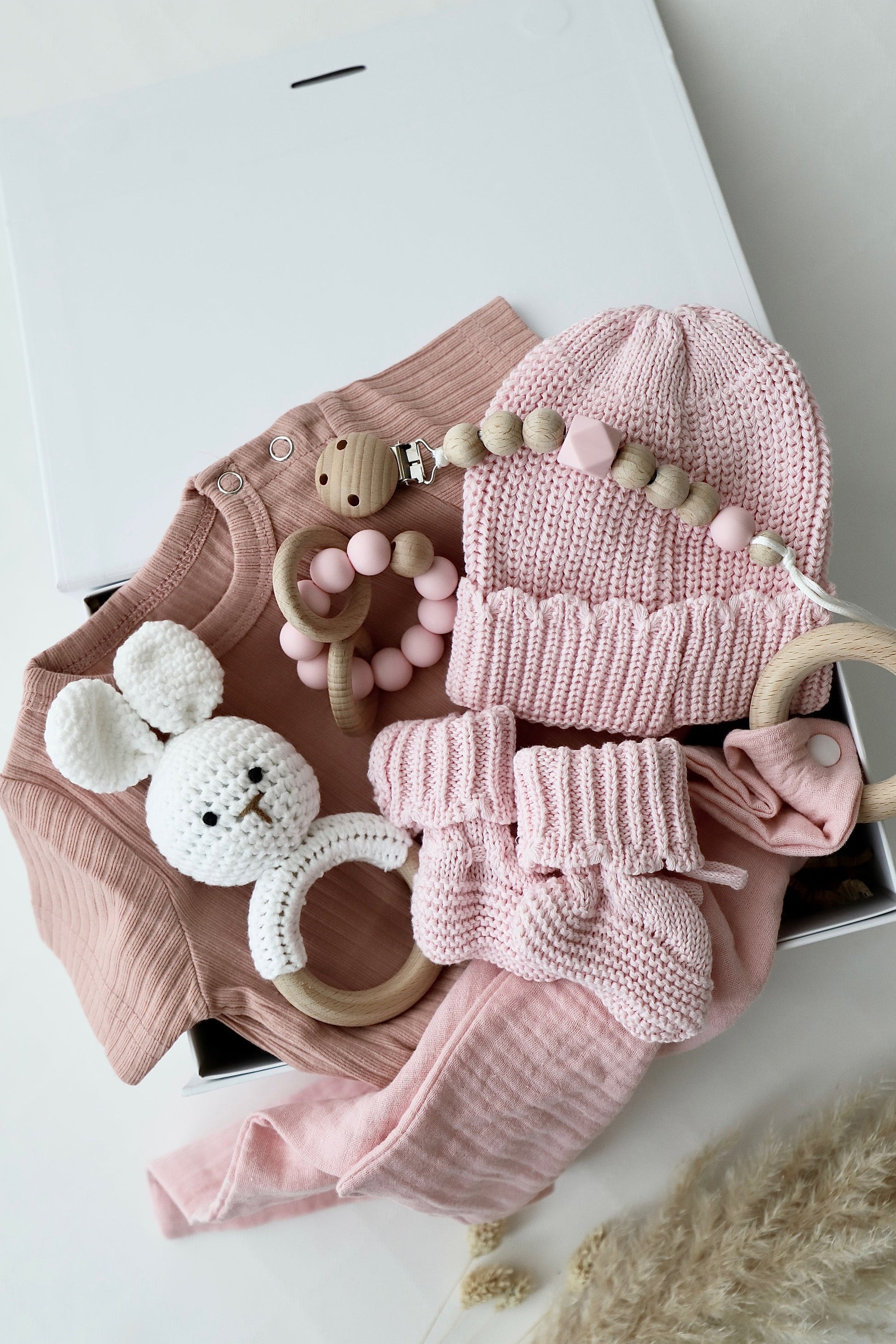 OYKAMI Palermo Geschenkbox Hase – ab 0 Jahren – Plüsch, Holz – Rosa