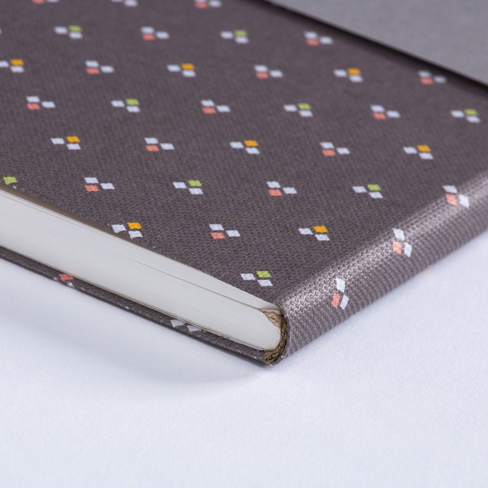 Gmund Notizbuch – 135 × 200 mm – punktiert – 112 Seiten – 115 g/m² – Hardcover, braun