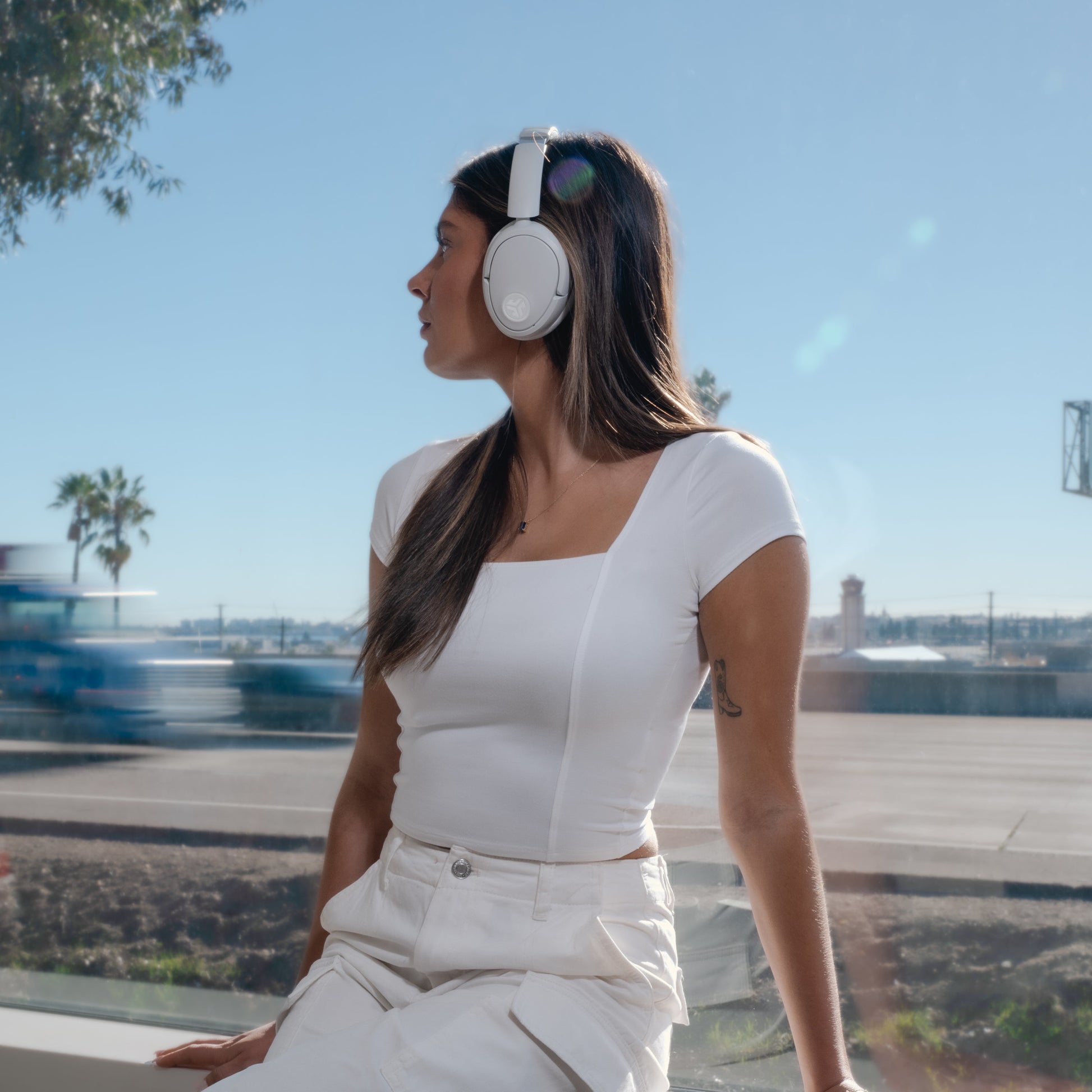 JLab JBuds Lux Over-Ear Kopfhörer – Stereo, BT, ANC, Weiss, BT 5.3