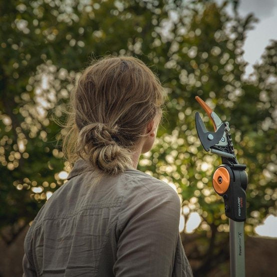 Fiskars PowerGear UPX82 – Amboss-Astschere 70 mm, assortiert