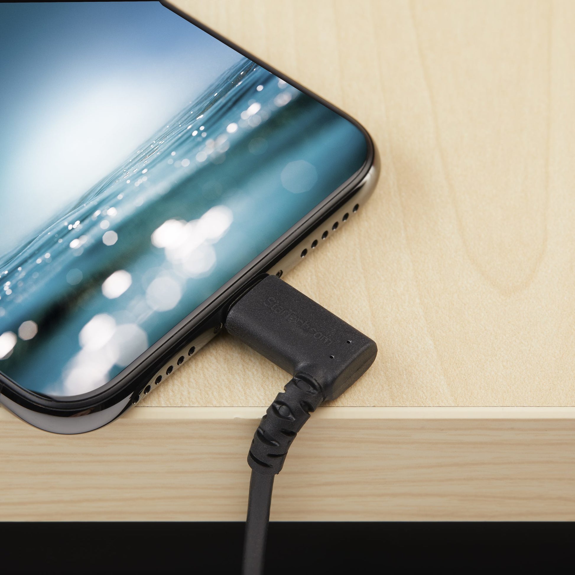 StarTech.com Kabel – USB-A auf Lightning 1 m, MFi zertifiziert, abgewinkelt, Schwarz – für iPhone/iPad